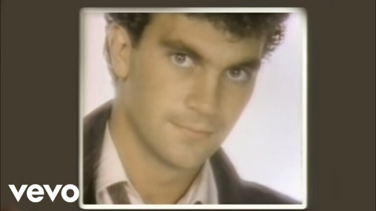 en medio de la noche a través de la tormenta