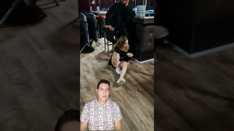 pareja tiene relaciones en un supermercado