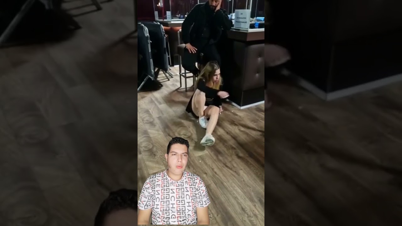 pareja tiene relaciones en un supermercado